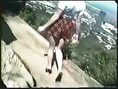 Slaven porrfilm med mogna kvinnor faller på Röv lame