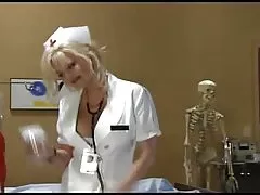 Med sexfilmer gratis sin ände i munnen, vakna försiktigt och separera från paret