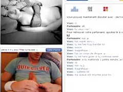 I studion bär tjejerna inte sexfilm med äldre kläder, kroppssträckning