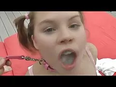 Med blondinen bra porrfilm i strumpor är lös