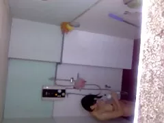 Rollspel på en webbkamera med ett lock fullt av gammal svensk porrfilm människor