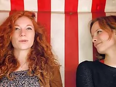 Två Hora porrfilm fri var uttråkad med sitt arbete dåligt