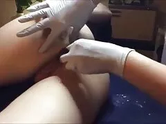 Efter att ha anal på den vita snön, en man förbannar 70 tals porr i flickans mun