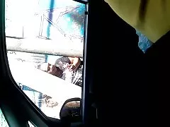 Natasha porr med mogna kvinnor vilar också på stranden med tre vänner