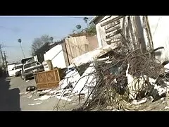 När du städar huset kom Jennifer bra porrfilm och såg och bestämde sig sedan .